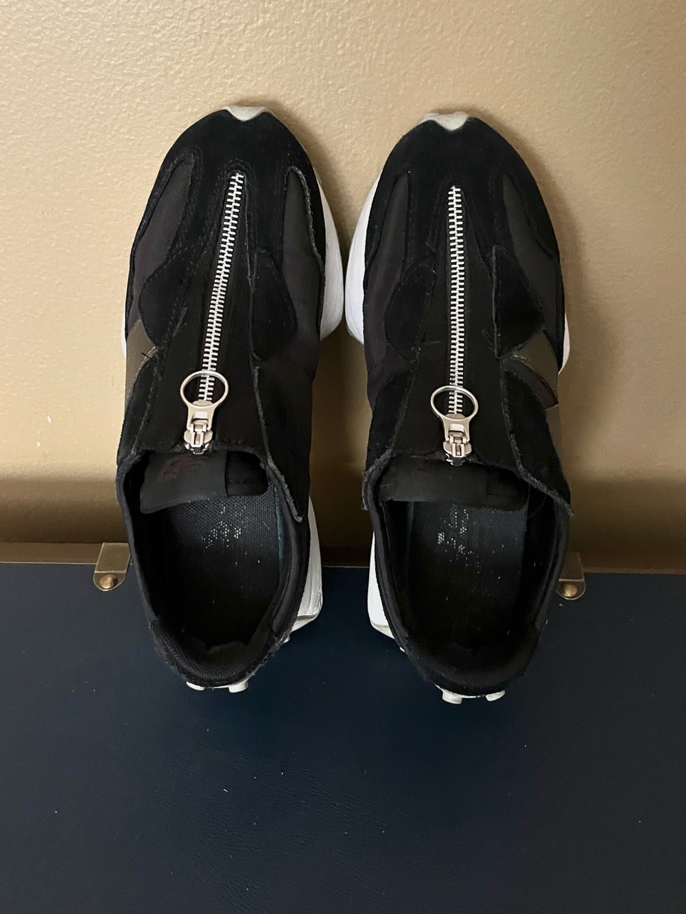 NEW BALANCE 327 Zipper Casual Womens Sneakers Shoes size 7.5 Black Silver zipper - Picture 3 of 13